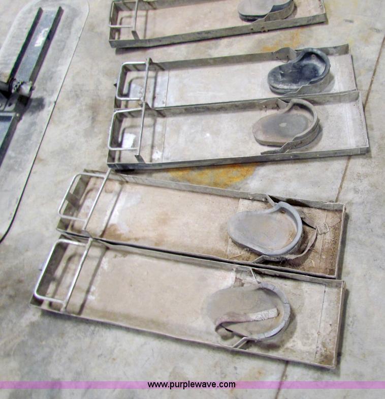 image for item AE9019 Assorted concrete tools