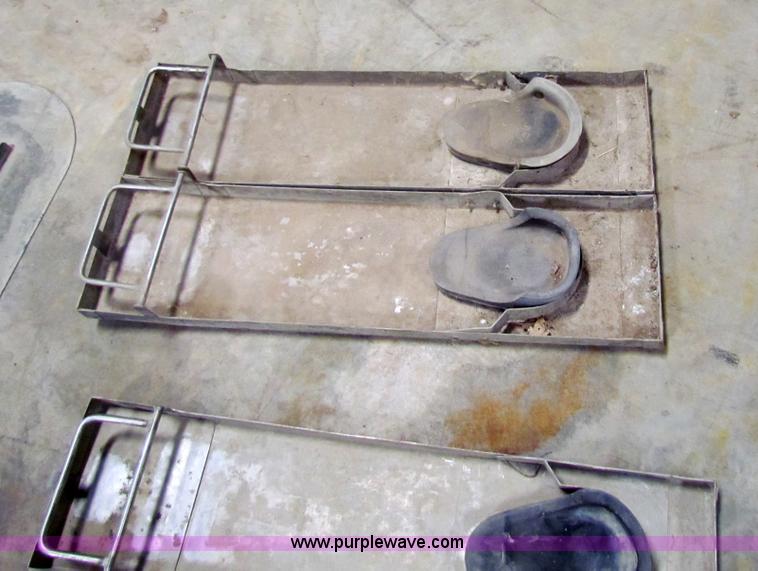 image for item AE9019 Assorted concrete tools