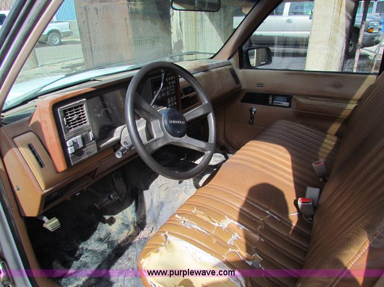 image for item AE9023 1991 Chevrolet 1500 pickup truck