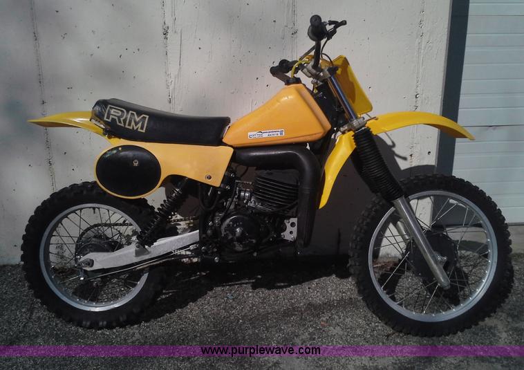 image for item AN9118 1978 Suzuki RM400 dirt bike
