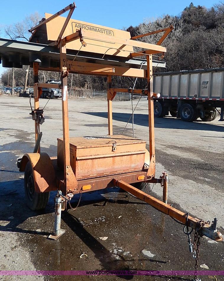 image for item AP9025 Solar powered arrow board