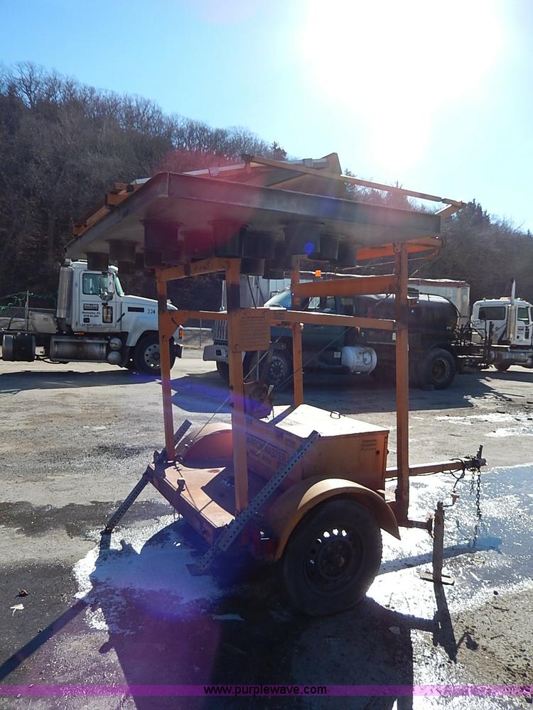 image for item AP9025 Solar powered arrow board