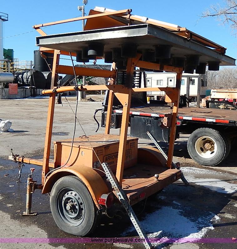 image for item AP9025 Solar powered arrow board