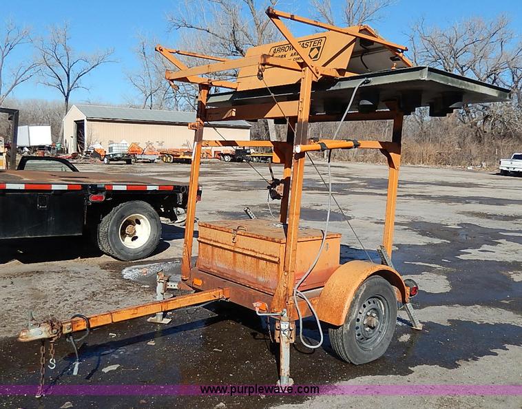 image for item AP9025 Solar powered arrow board