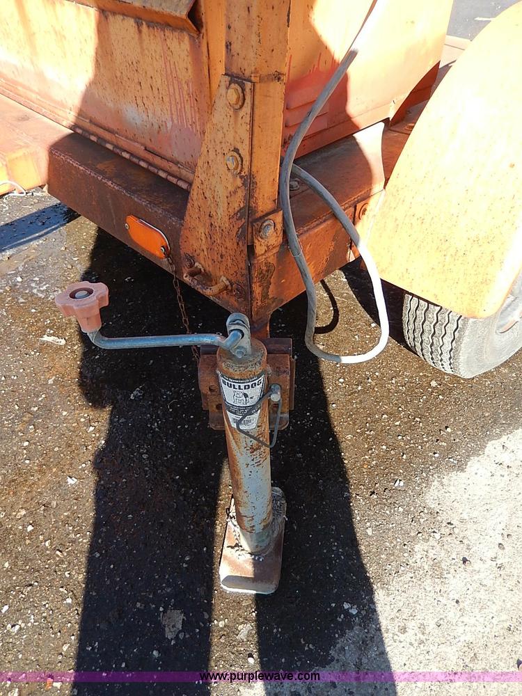 image for item AP9025 Solar powered arrow board