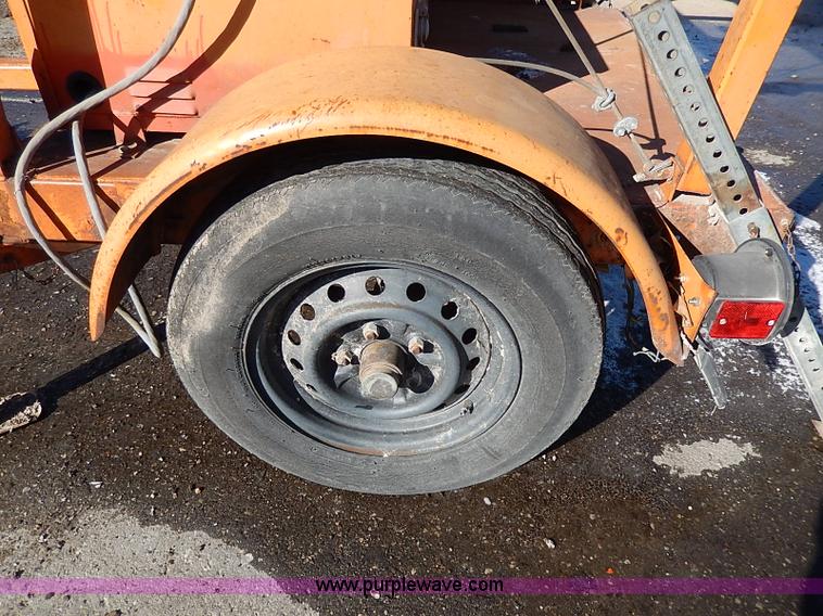 image for item AP9025 Solar powered arrow board