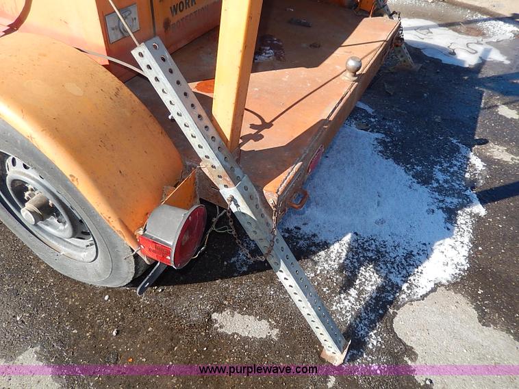 image for item AP9025 Solar powered arrow board