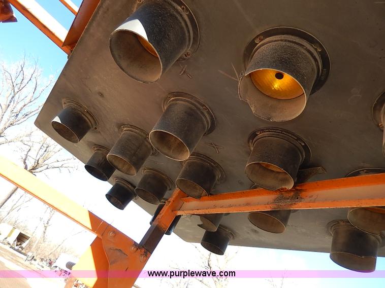 image for item AP9025 Solar powered arrow board