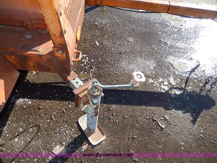 image for item AP9025 Solar powered arrow board