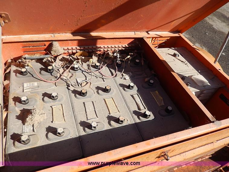 image for item AP9025 Solar powered arrow board