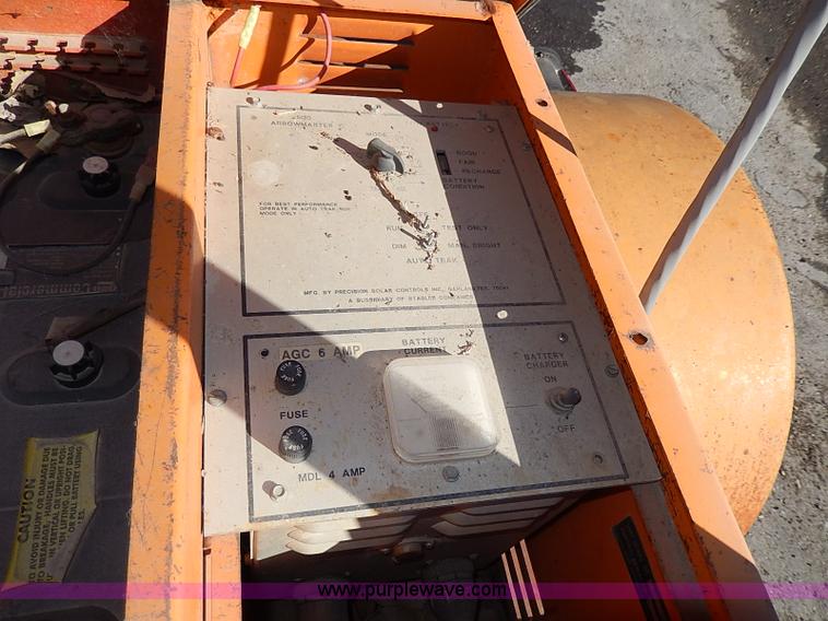 image for item AP9025 Solar powered arrow board