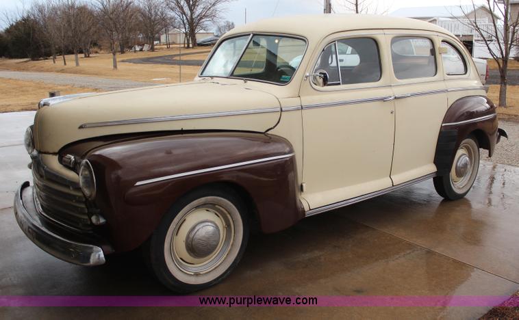 image for item AZ9985 1946 Ford Super Deluxe
