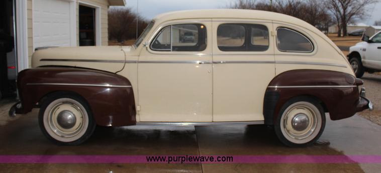 image for item AZ9985 1946 Ford Super Deluxe