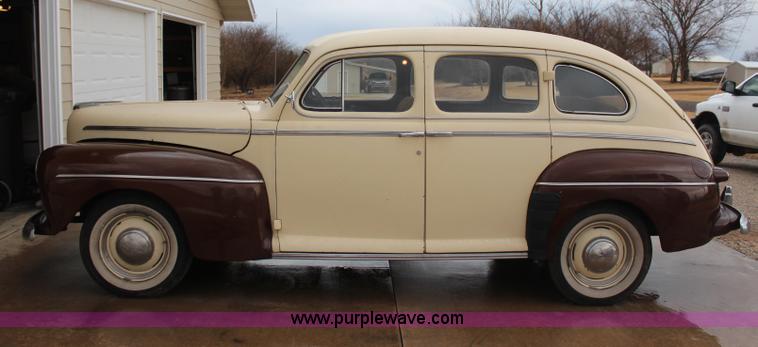 image for item AZ9985 1946 Ford Super Deluxe