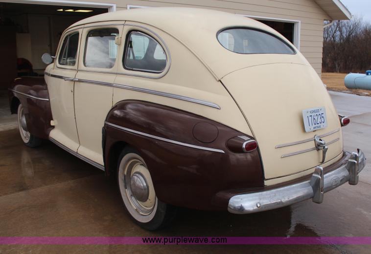 image for item AZ9985 1946 Ford Super Deluxe