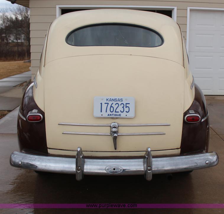 image for item AZ9985 1946 Ford Super Deluxe
