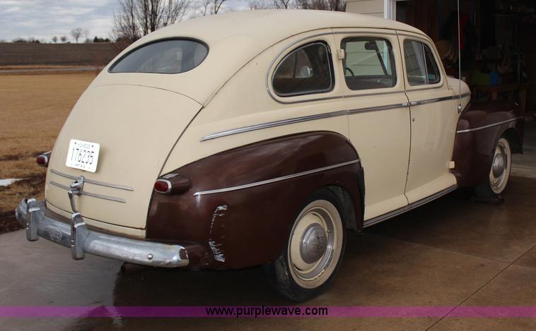 image for item AZ9985 1946 Ford Super Deluxe