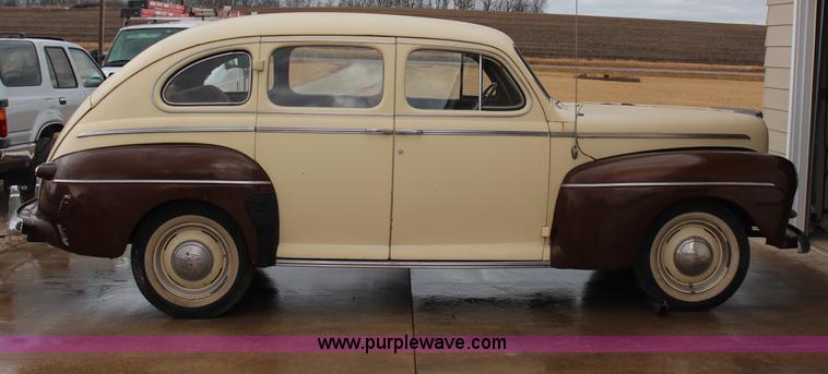 image for item AZ9985 1946 Ford Super Deluxe