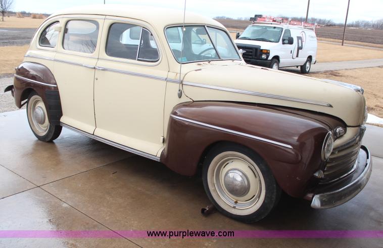 image for item AZ9985 1946 Ford Super Deluxe