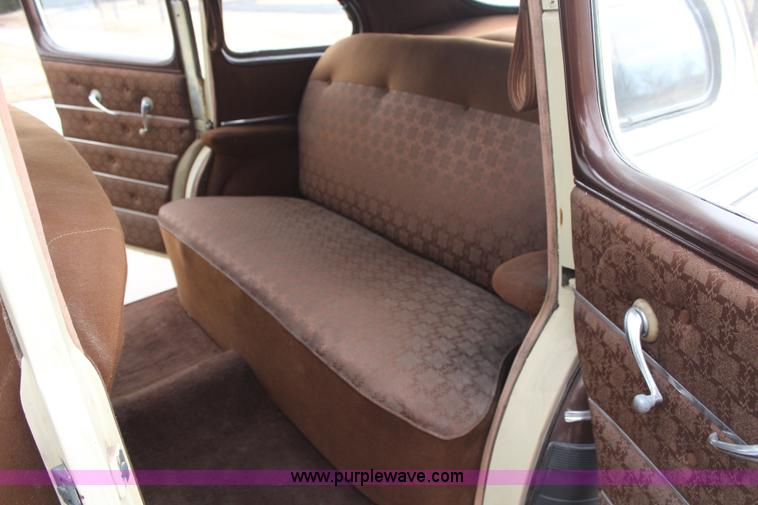 image for item AZ9985 1946 Ford Super Deluxe