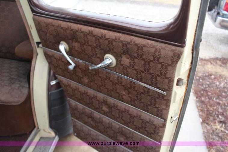 image for item AZ9985 1946 Ford Super Deluxe