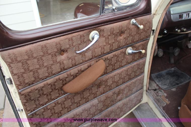 image for item AZ9985 1946 Ford Super Deluxe