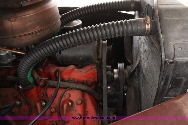 image for item AZ9985 1946 Ford Super Deluxe