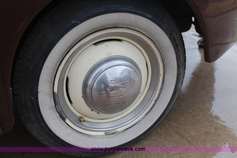 image for item AZ9985 1946 Ford Super Deluxe