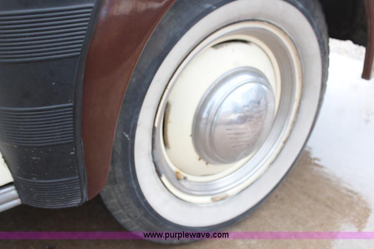 image for item AZ9985 1946 Ford Super Deluxe