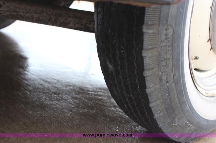 image for item AZ9985 1946 Ford Super Deluxe