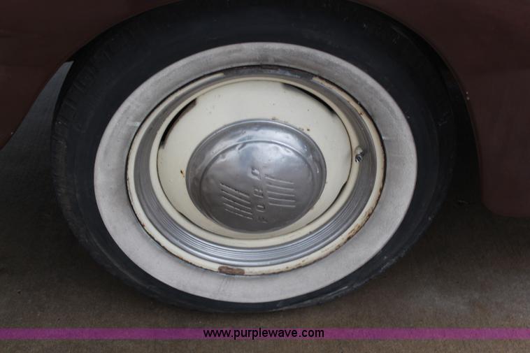 image for item AZ9985 1946 Ford Super Deluxe