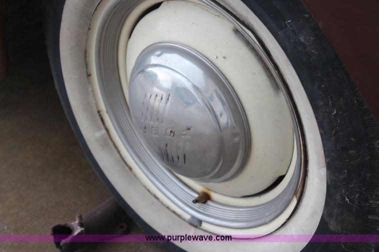 image for item AZ9985 1946 Ford Super Deluxe