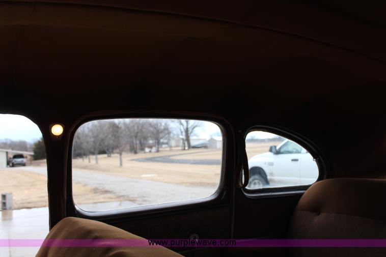 image for item AZ9985 1946 Ford Super Deluxe