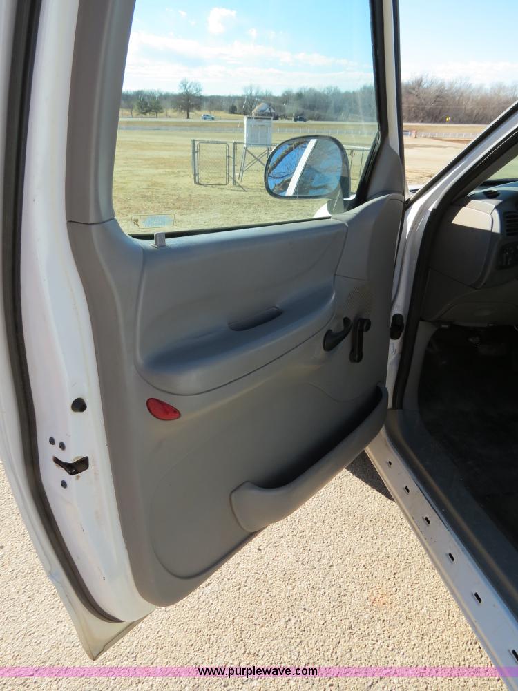 image for item B4868 1998 Ford F150 SuperCab pickup truck