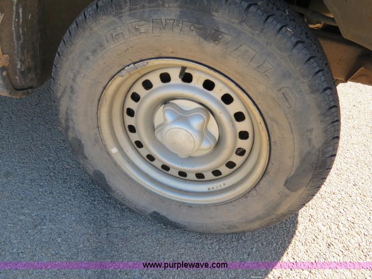 image for item B4869 1997 Ford F150 pickup truck