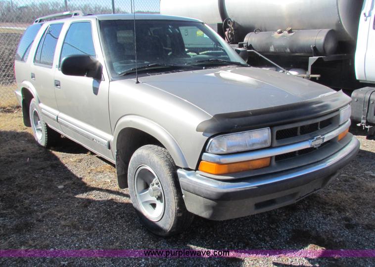 image for item C1862 2000 Chevrolet S10 Blazer SUV