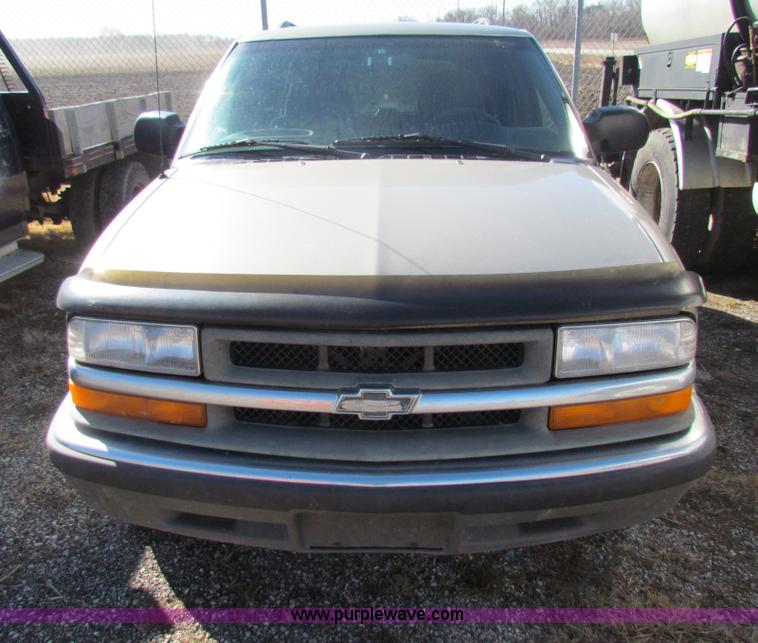 image for item C1862 2000 Chevrolet S10 Blazer SUV