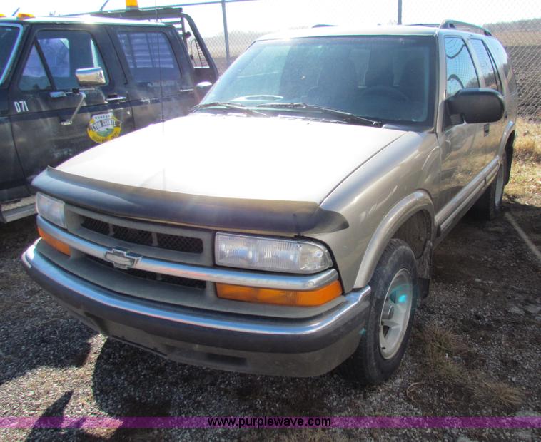 image for item C1862 2000 Chevrolet S10 Blazer SUV