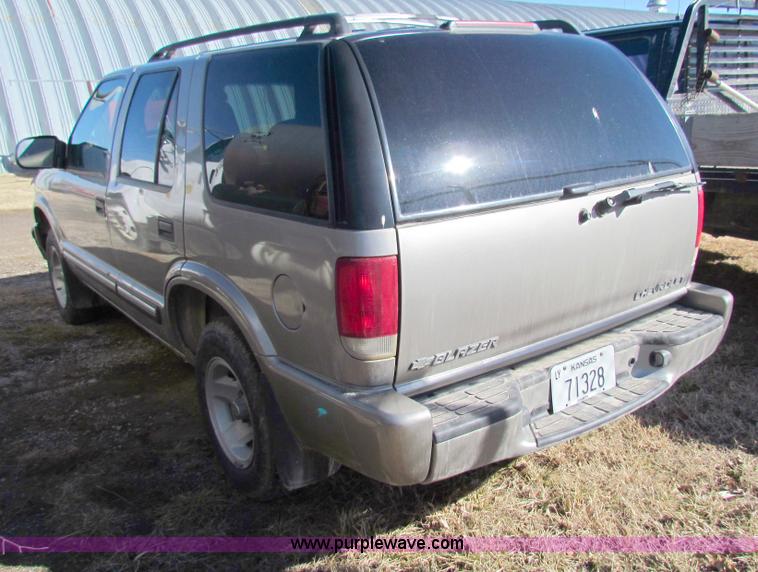 image for item C1862 2000 Chevrolet S10 Blazer SUV