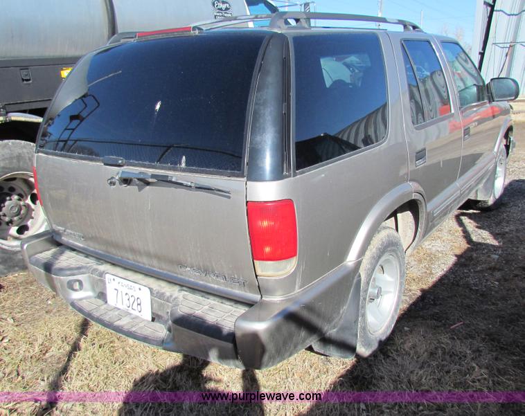 image for item C1862 2000 Chevrolet S10 Blazer SUV