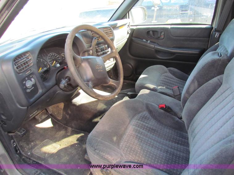 image for item C1862 2000 Chevrolet S10 Blazer SUV