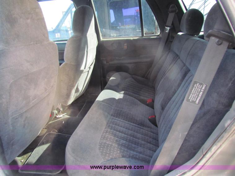 image for item C1862 2000 Chevrolet S10 Blazer SUV