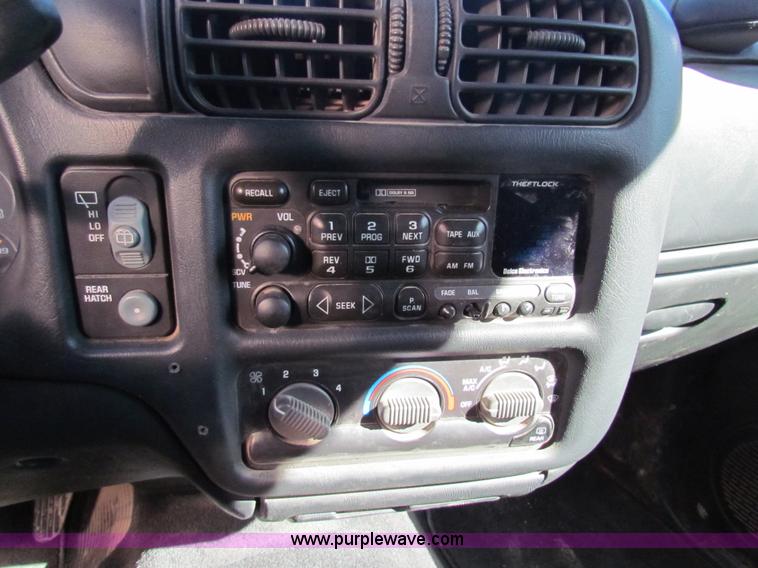 image for item C1862 2000 Chevrolet S10 Blazer SUV