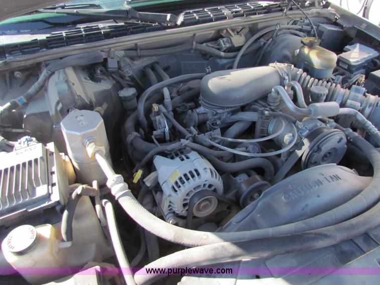 image for item C1862 2000 Chevrolet S10 Blazer SUV