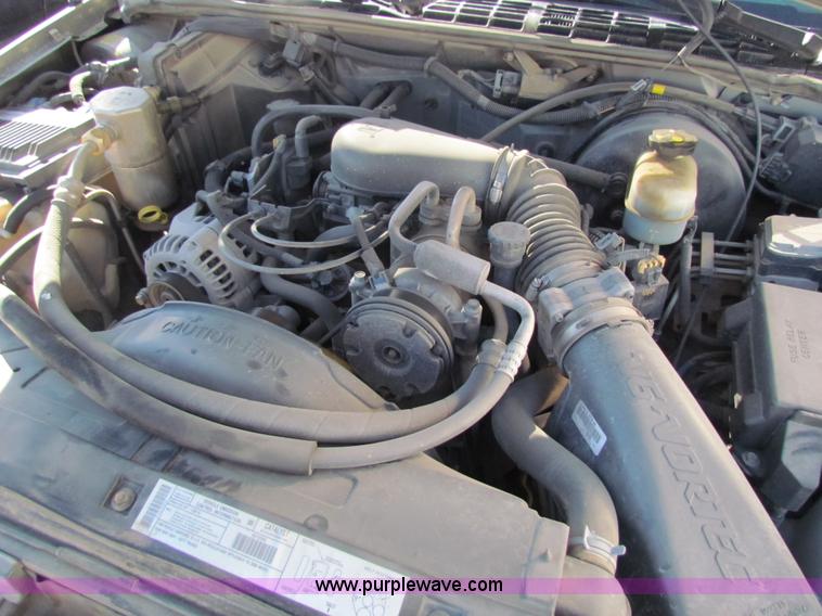 image for item C1862 2000 Chevrolet S10 Blazer SUV