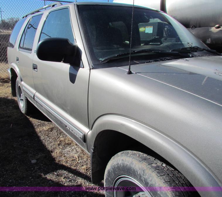 image for item C1862 2000 Chevrolet S10 Blazer SUV