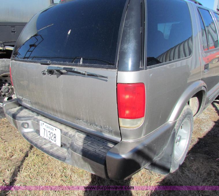 image for item C1862 2000 Chevrolet S10 Blazer SUV