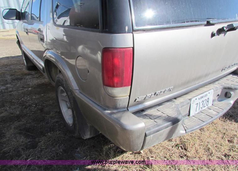 image for item C1862 2000 Chevrolet S10 Blazer SUV