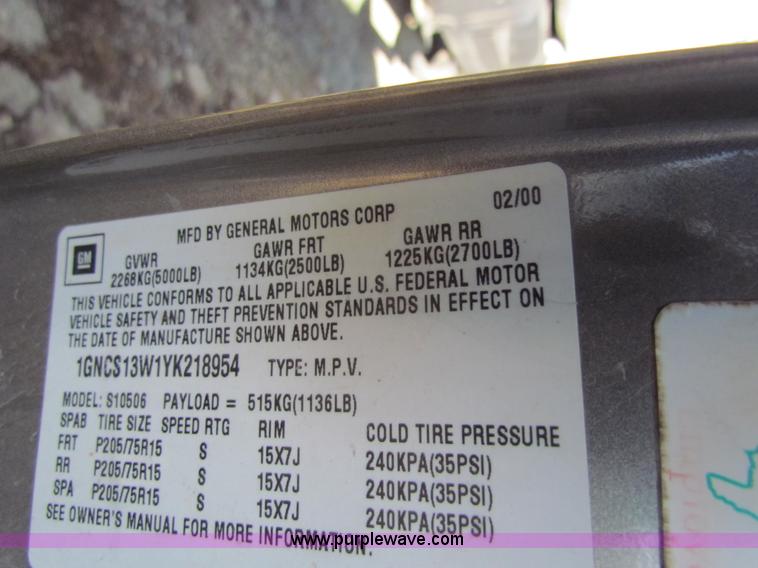 image for item C1862 2000 Chevrolet S10 Blazer SUV