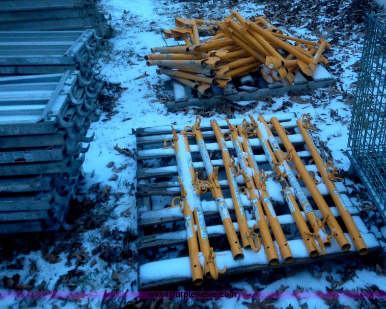 image for item C1874 Assorted scaffolding items